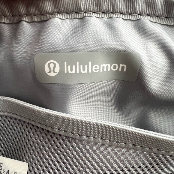 LULULEMON Everywhere Belt Bag Logo Gray 1L - Picture 4 of 6